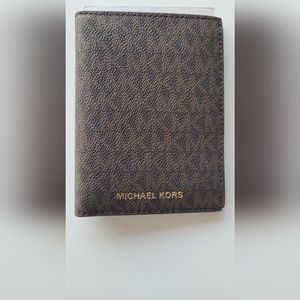 MICHAEL KORS passport case